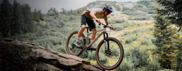Exploring Cross-Country (XC) Mountain Bikes: Lightweight Off-Road Efficiency