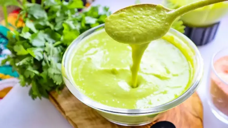 Salsa Verde Cremosa con Calabacita y Chiles