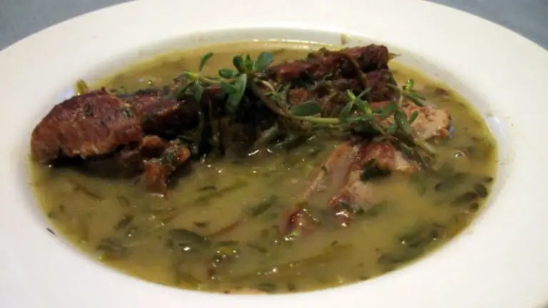 Costillas de Cerdo con Verdolaga: Un Platillo Casero y Saboroso para Disfrutar en Familia