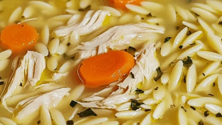 Lemon Chicken Orzo Soup – ¡Reconfortante, Ligera y Llena de Sabor!