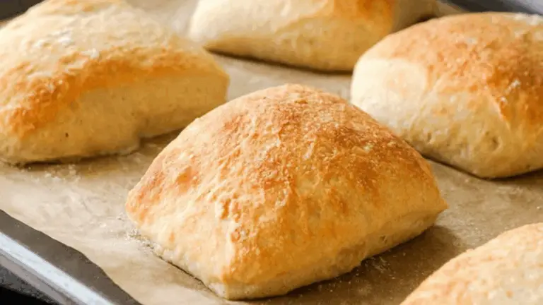 Receta de Panecillos Ciabatta Caseros: ¡Crujientes por Fuera, Suaves por Dentro!