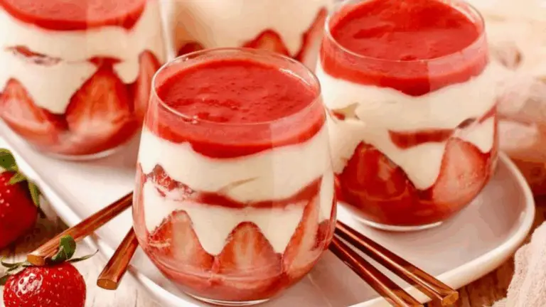 Deliciosos Vasitos de Fresas con Crema: ¡Un Postre Fácil, Fresco y Exquisito!