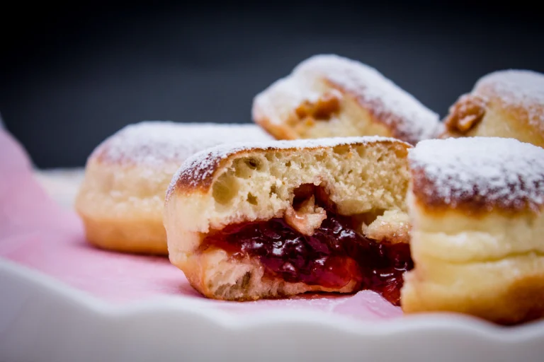 Donuts Rellenos: ¡Suaves, Esponjosos y Fáciles de Preparar para un Dulce Perfecto!