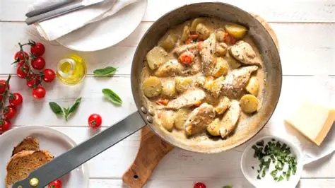Pollo a la Italiana con Patatas Asadas – ¡Un Plato Sabroso y Reconfortante!