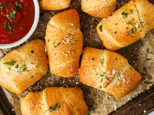 Rollos de Croissant con Mozzarella y Pepperoni: ¡Esponjosos, Sabrosos y Llenos de Sabor!