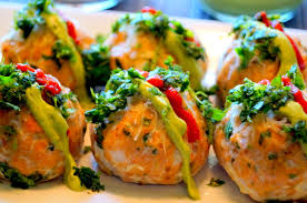 Salmon Balls with Creamy Avocado Sauce: ¡Bocados Saludables y Deliciosos!