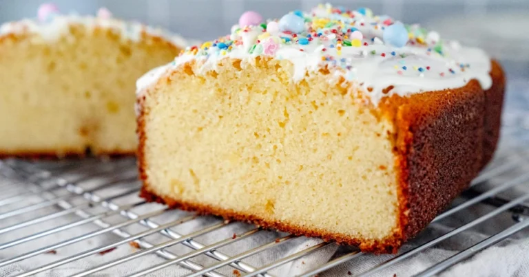 Bizcocho de Vainilla Esponjoso y Húmedo: ¡Receta Fácil y Deliciosa!