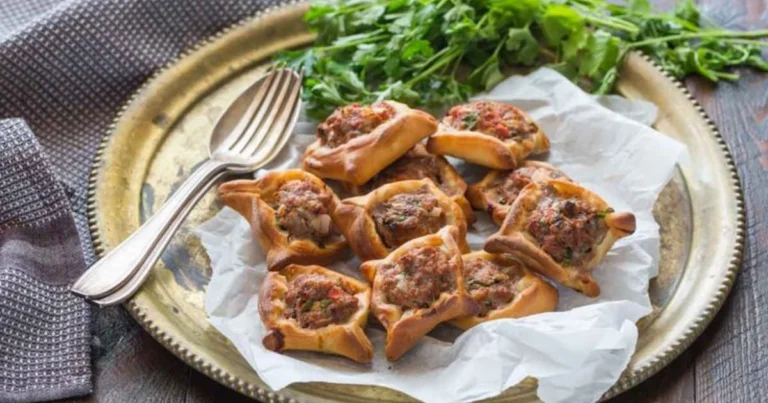Sfiha libanesa o fatayer de carne: receta fácil y deliciosa