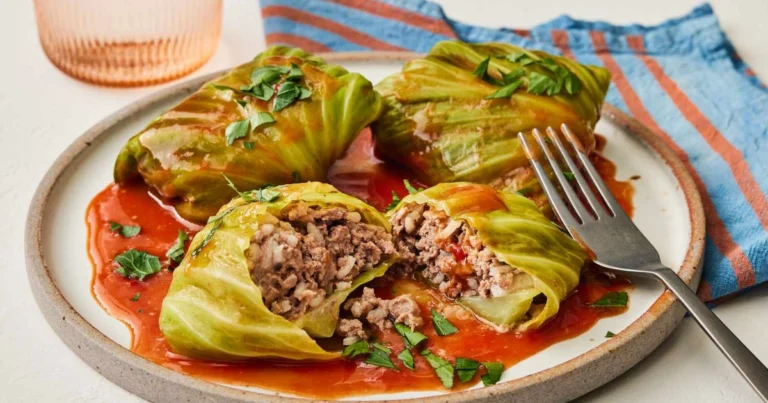 Rollitos de repollo rellenos de carne y arroz: receta tradicional y nutritiva