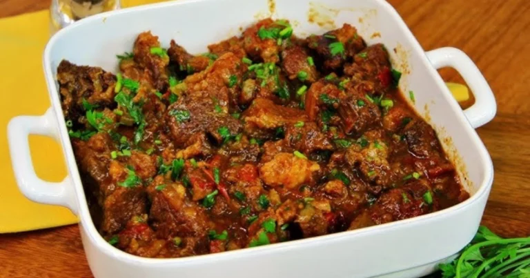 Asado de res estofado en salsa de tomate