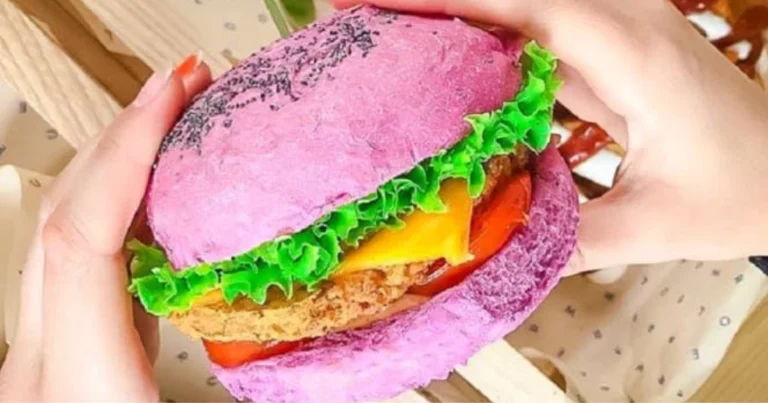 Hamburguesa con pan rosa y salsa cremosa: receta innovadora y deliciosa