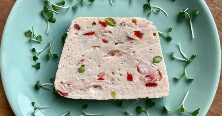 Pastel frío de pollo con verduras: receta fácil, ligera y versátil