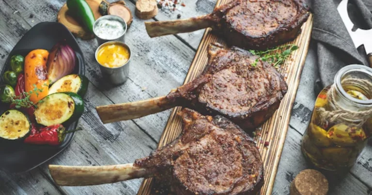 Tomahawk a la parrilla con patatas y tomates: receta completa para un asado perfecto