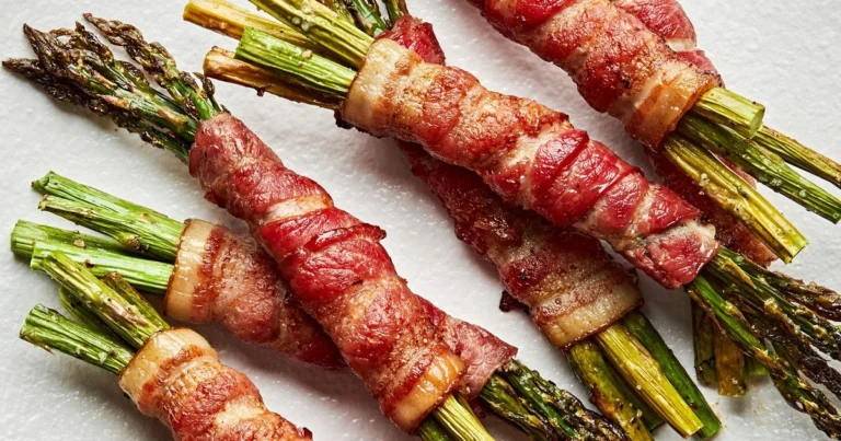 Espárragos envueltos en bacon: receta fácil, crujiente y deliciosa