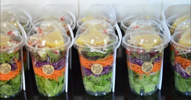 Ensalada arcoíris en vaso: receta práctica y nutritiva