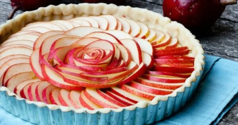 Tarta de manzana en forma de flor: receta elegante y fácil