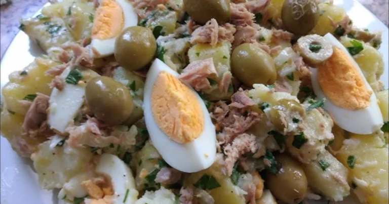 Ensalada de patatas con atún y huevo: receta fresca y completa