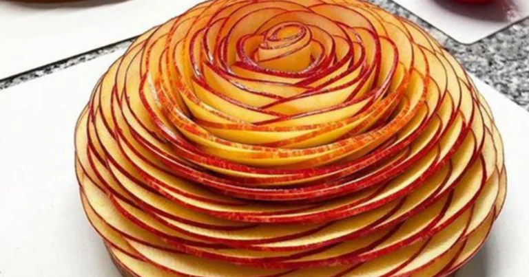 Tarta de manzana en forma de flor: receta elegante y saludable