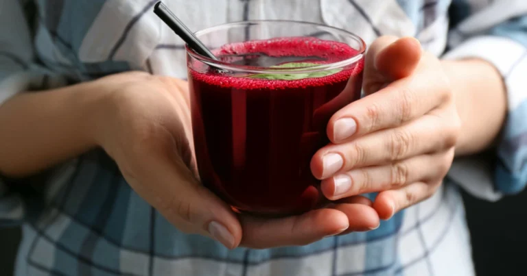 Tisana de hibisco, semilla de aguacate y clavo de olor: una bebida natural llena de beneficios