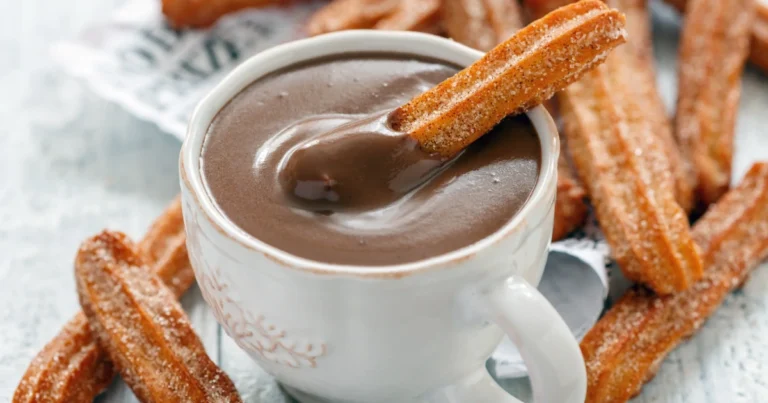 Churros caseros con salsa de chocolate: receta tradicional española paso a paso