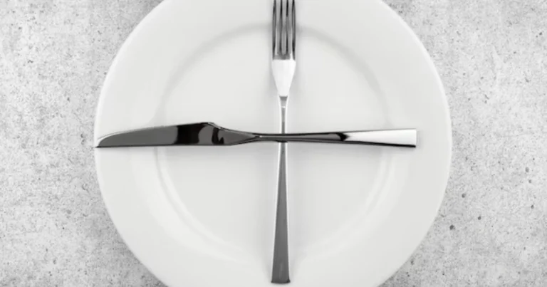 El lenguaje de los cubiertos: guía completa para entender la etiqueta en la mesa