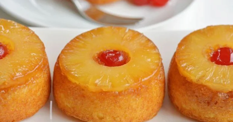 Mini bizcochos de piña volteados: el postre individual que siempre triunfa