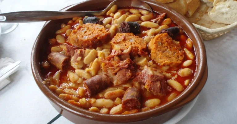 Fabada Asturiana: el guiso tradicional de Asturias que conquista con su sabor casero