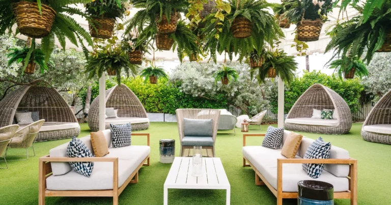 Crear un rincón de descanso en el jardín con estilo bohemio