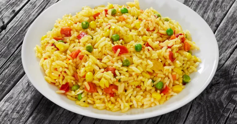 Arroz a la Jardinera: Receta Tradicional Peruana con Sabor y Color