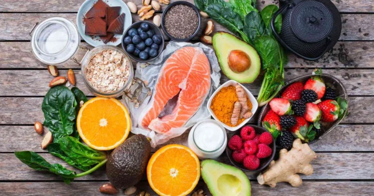 10 alimentos que te protegen silenciosamente después de los 60: nutrición clave para un envejecimiento saludable