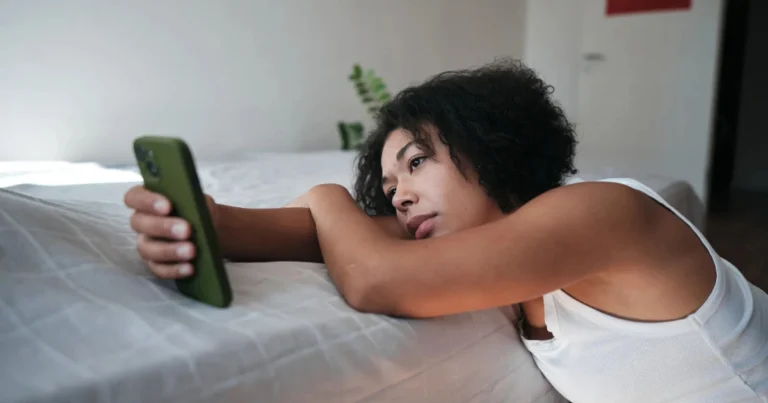 Hábitos que te quitan energía: cómo identificarlos y recuperar tu bienestar