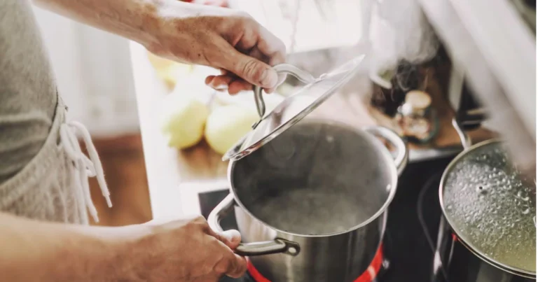 El truco de la tapa: cuándo cocinar con tapa y cuándo sin ella