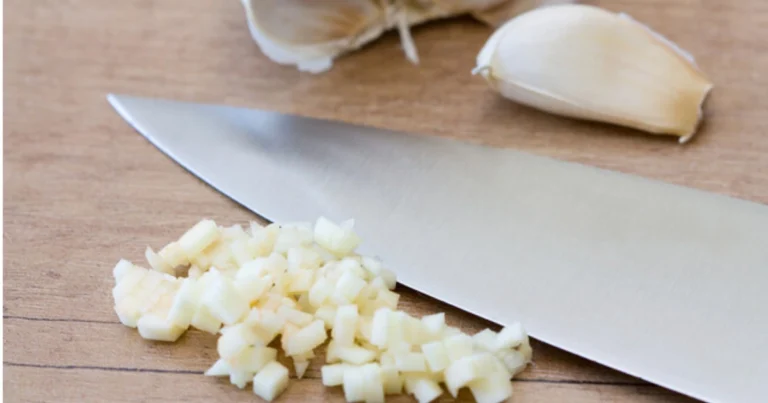 Cómo cortar el ajo correctamente para potenciar su sabor